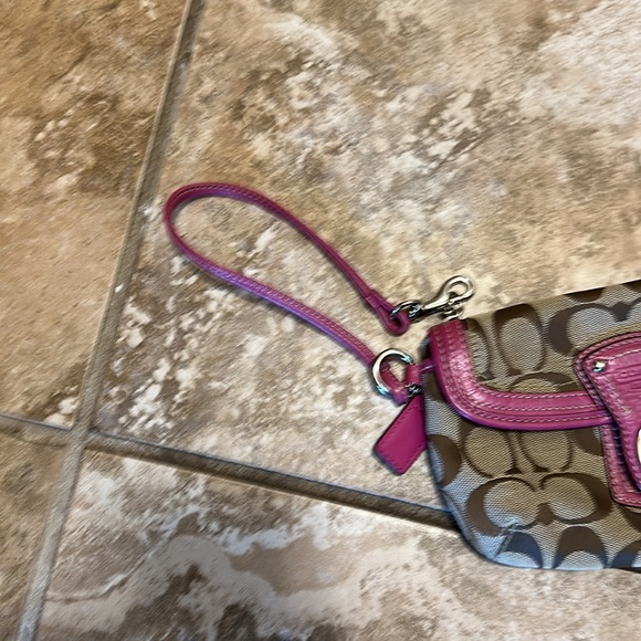 Coach wristlet - Picture 2 of 9